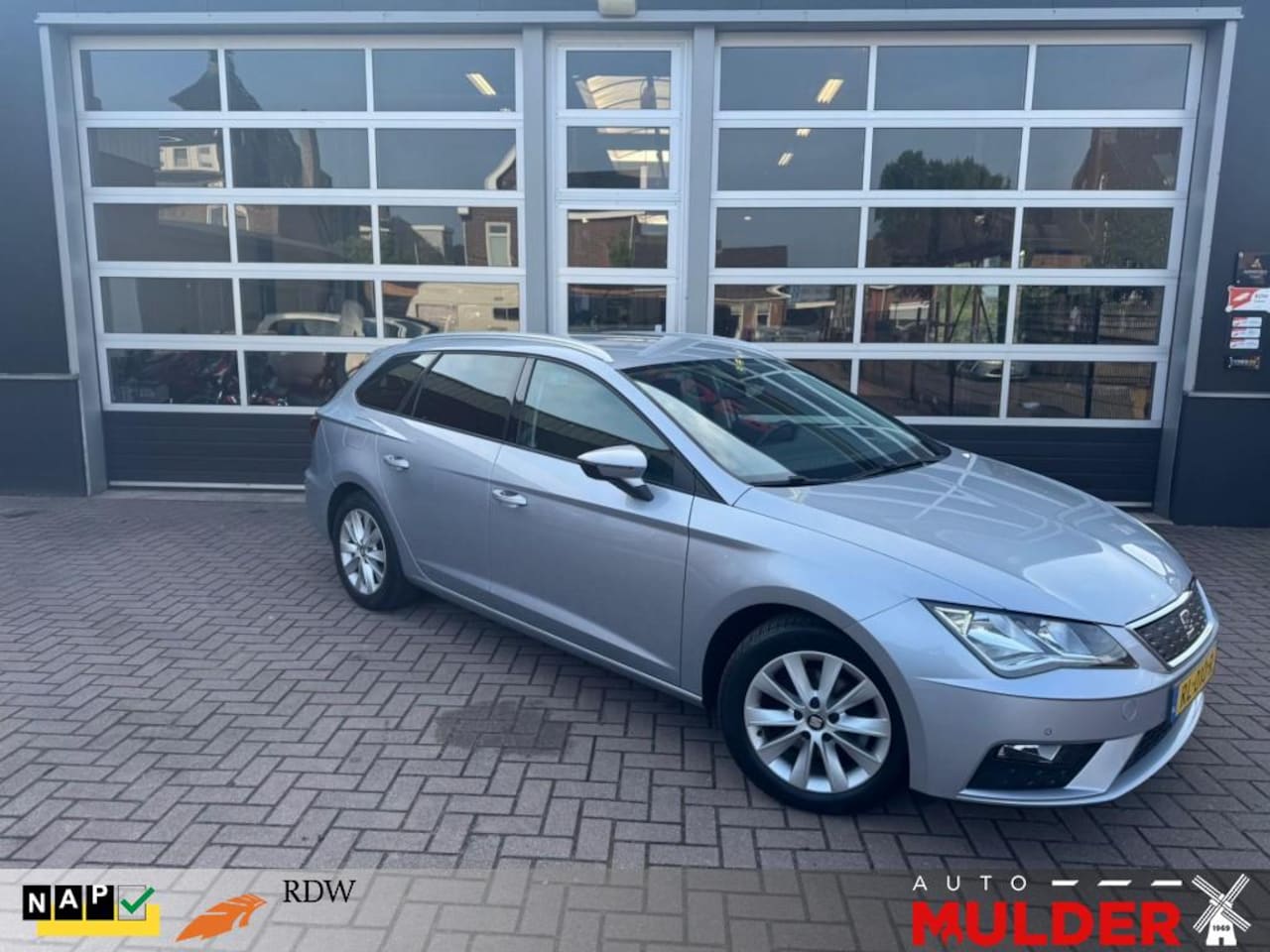 SEAT Leon - ST 1.0 ECOTSI STYLE BUSINESS INTENSE / NAVI / CRUISE / - AutoWereld.nl