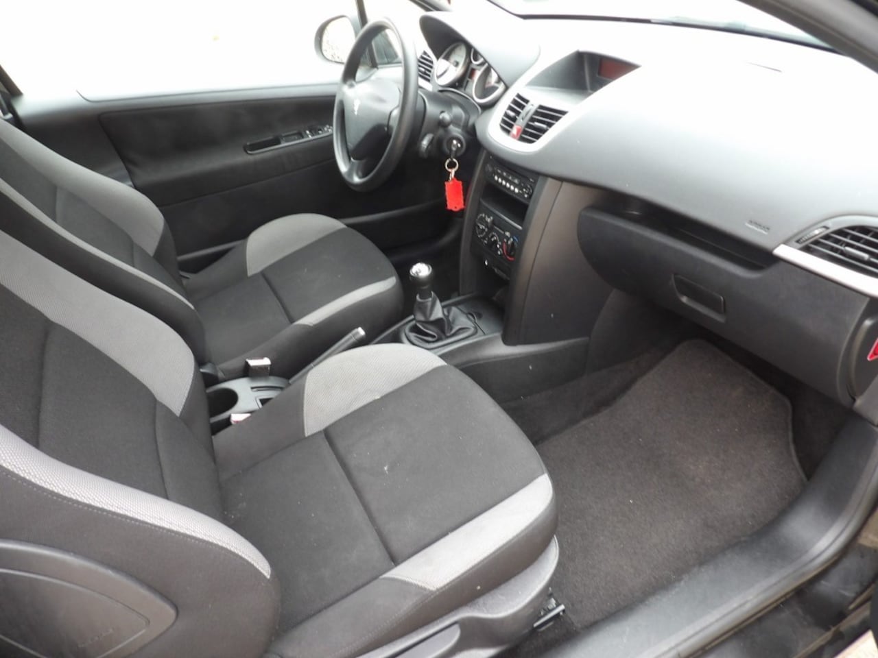Peugeot 207 - 1.4 3 drs - airco - inruilkoopje! - AutoWereld.nl