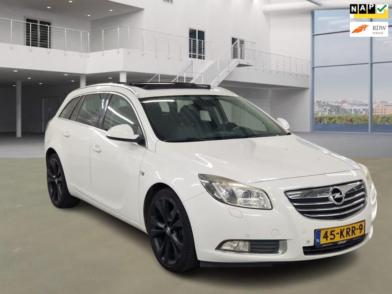 Opel Insignia Sports Tourer - 1.6 T Cosmo|PANO|XENON|NAVI|PSENSOR - AutoWereld.nl