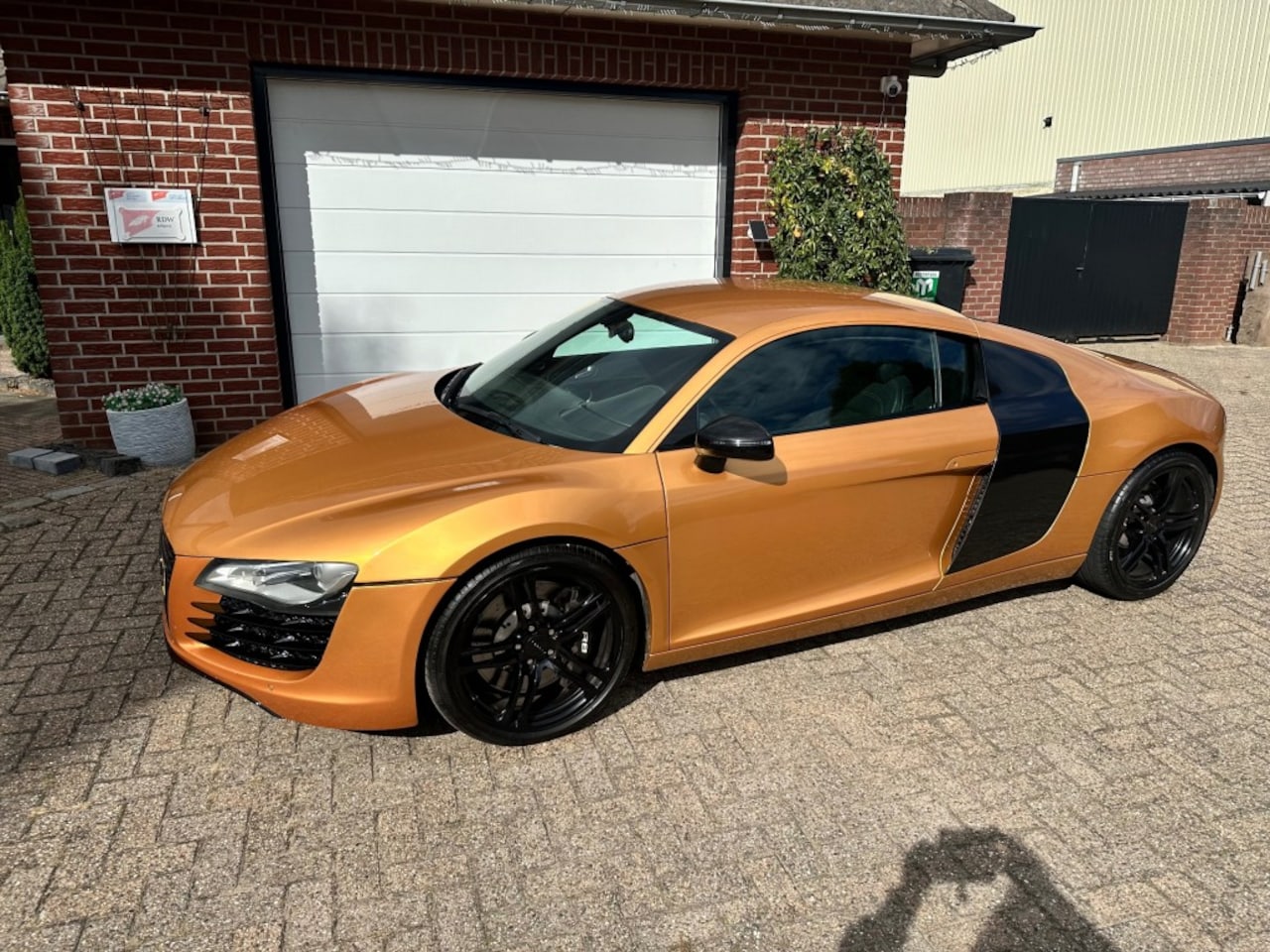 AUDI R8