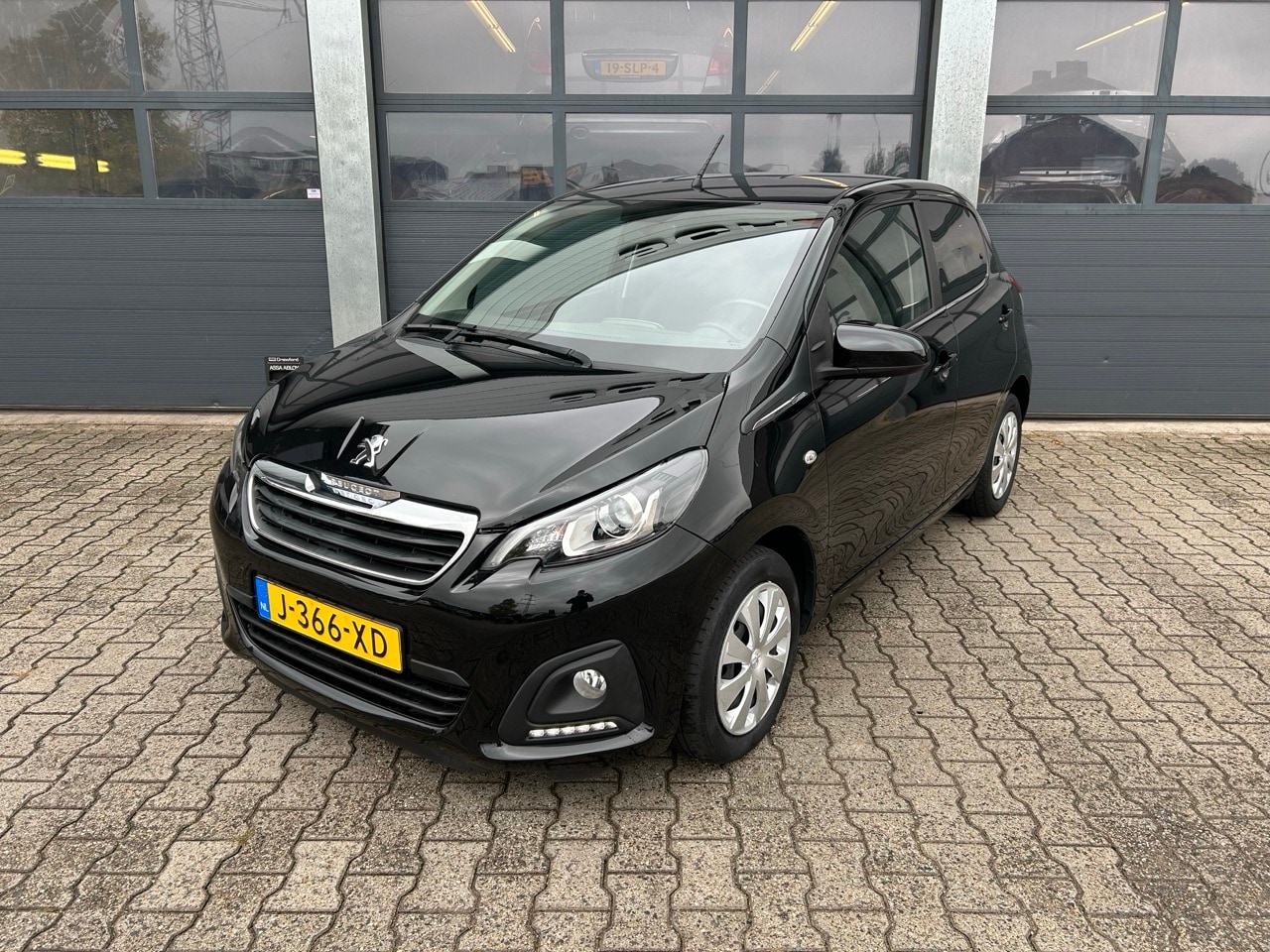 Peugeot 108 - 1.0 e-VTi Active 1.0 e-VTi 72pk 5-drs Active - AutoWereld.nl