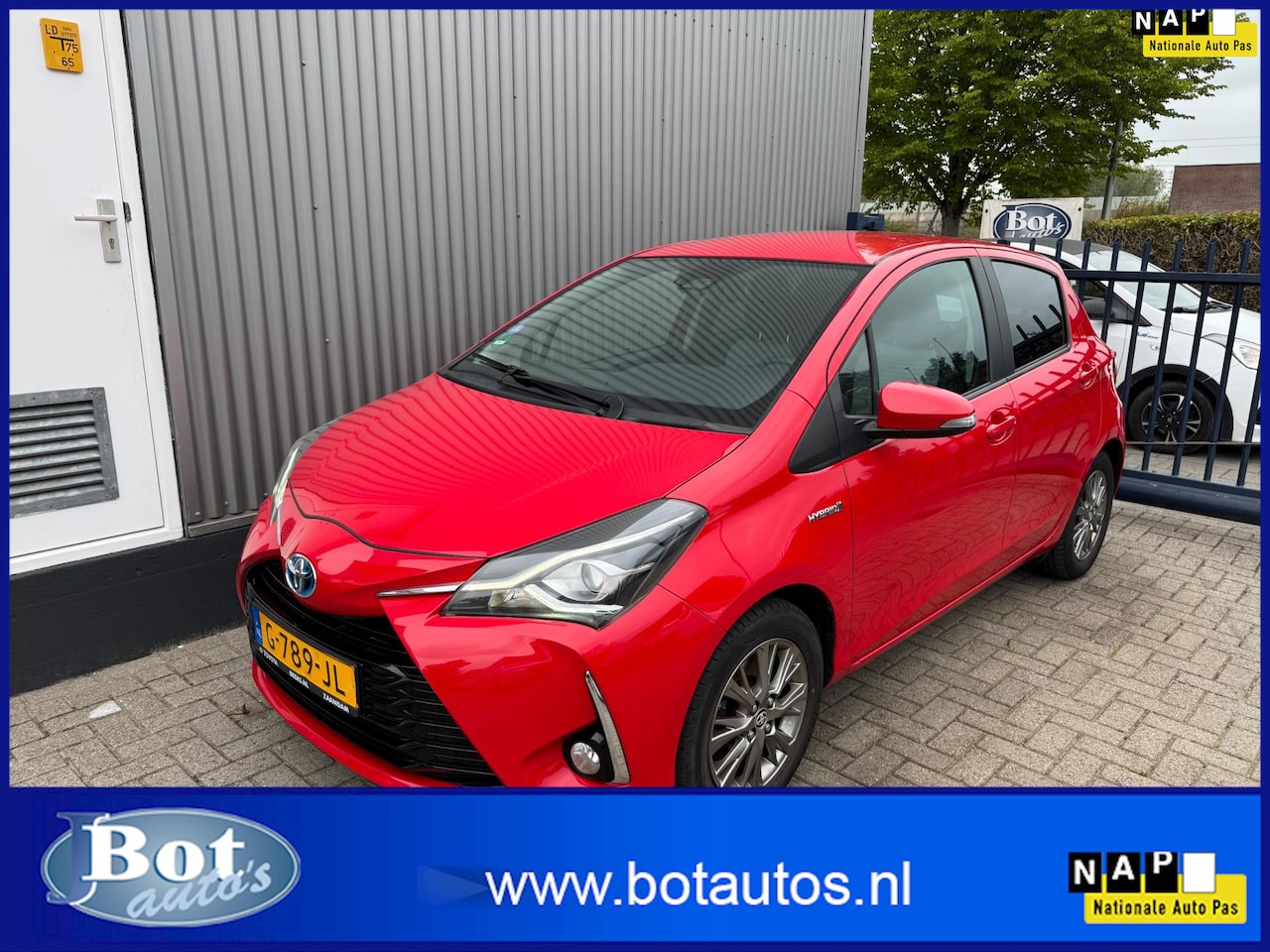 Toyota Yaris - 1.5 Hybrid Dynamic NETTE STAAT / CAMERA / LMV / ECC / TREKHAAK / 1e EIGENAAR - AutoWereld.nl