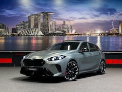 BMW 1-serie - M135 xDrive Frozen|H/K|360|HUD|Panorama