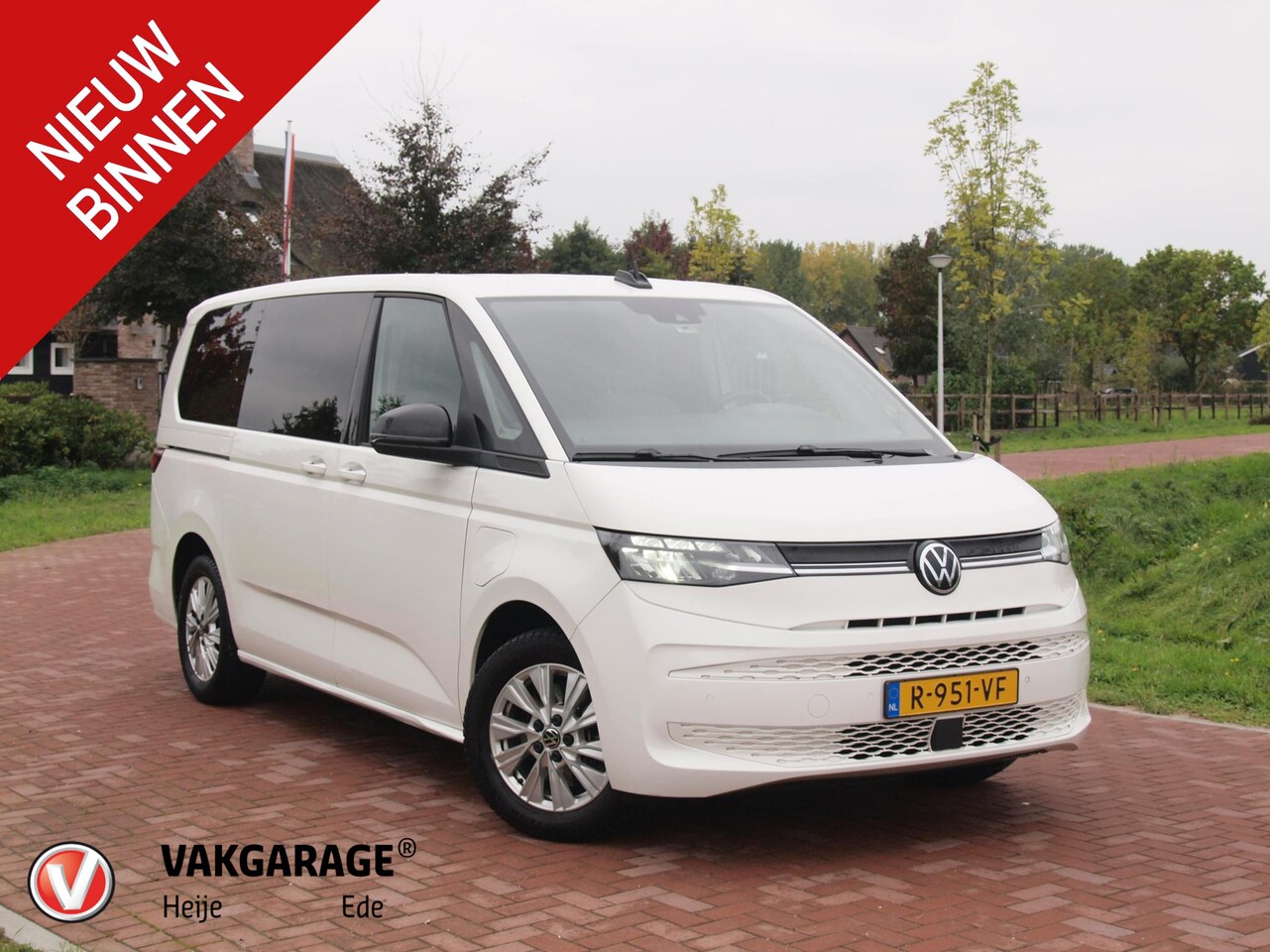 Volkswagen Multivan - 1.4 eHybrid L2H1 Life | Camera | Apple Carplay | 7-persoons | NL-Auto | - AutoWereld.nl