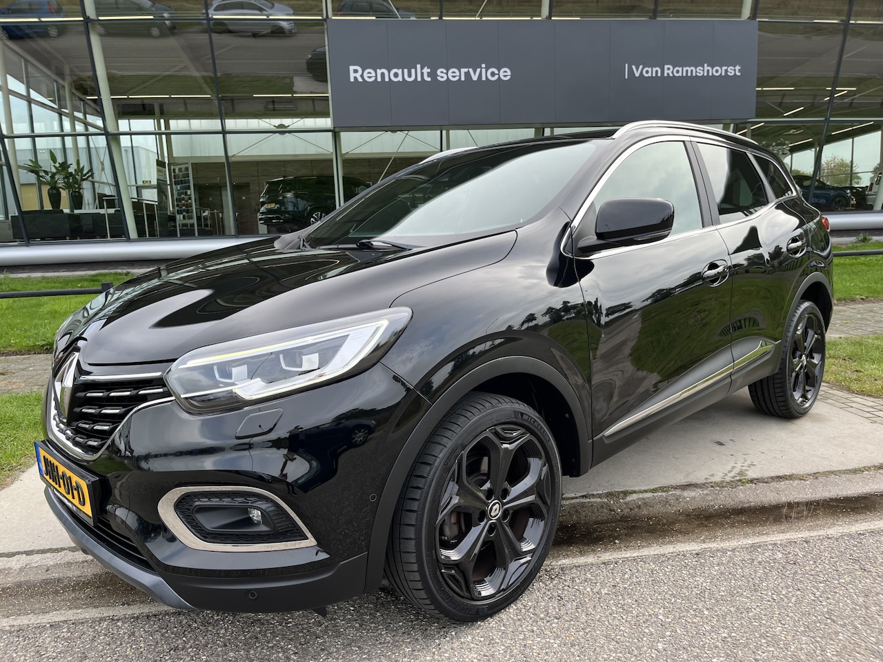 Renault Kadjar - 1.3 TCe Black Edition 160PK / Automaat / Elek. Stoelen / Stoelverw. / Bose / Applecarplay - AutoWereld.nl