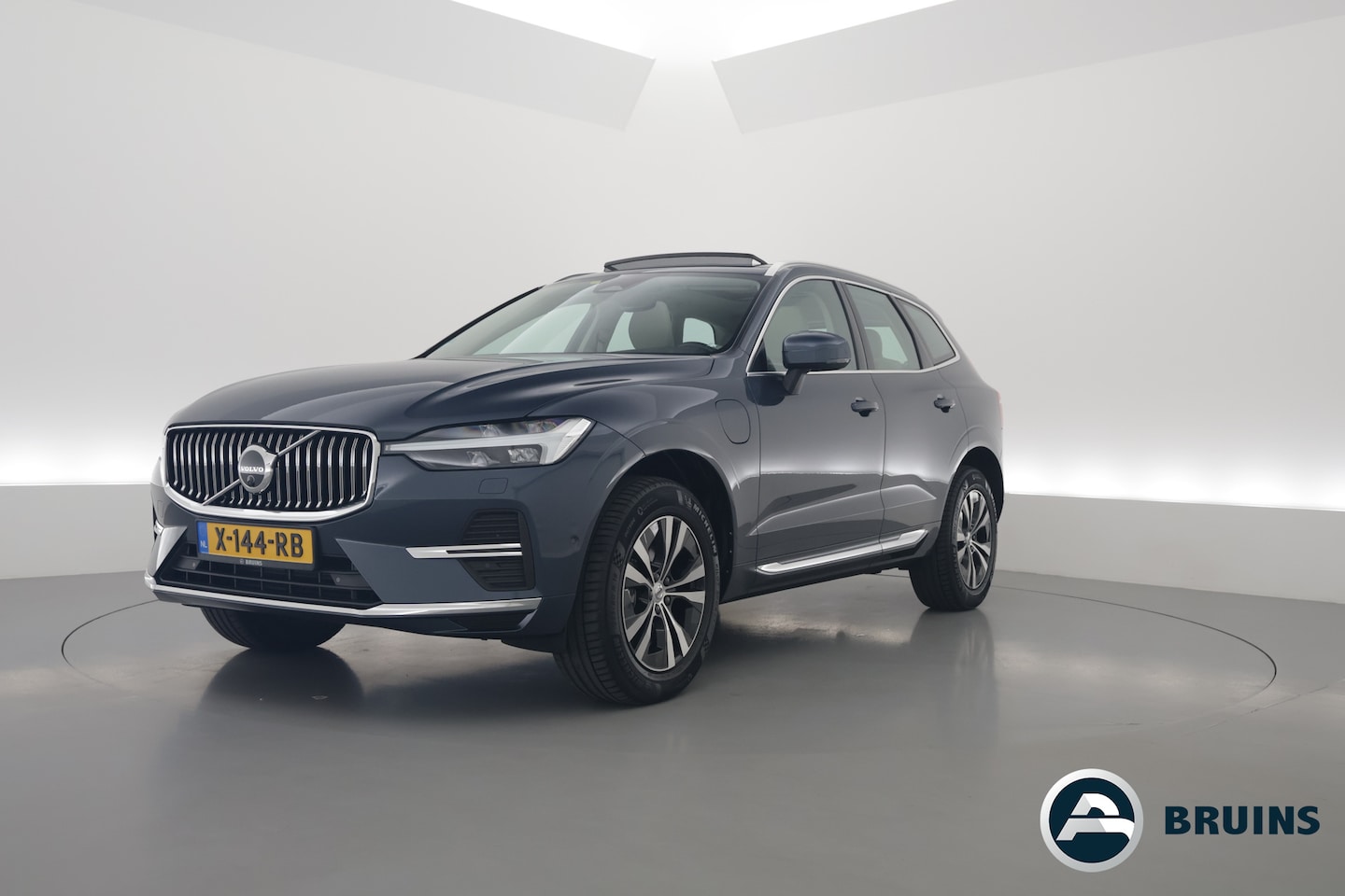 Volvo XC60 - 2.0 T6 Plug-in hybrid AWD Inscription | Long Range | Trekhaak | Leer | 360 camera | Standk - AutoWereld.nl
