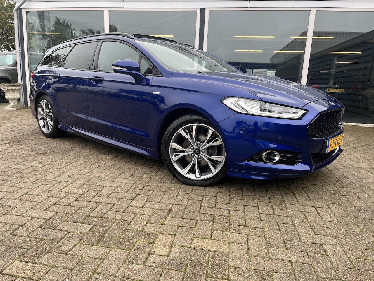 Ford Mondeo Wagon - 1.5 ST Line 50% deal 8.725,- ACTIE Schuif-kantel dak / Stoel-stuur verwarming / LED / Crui - AutoWereld.nl