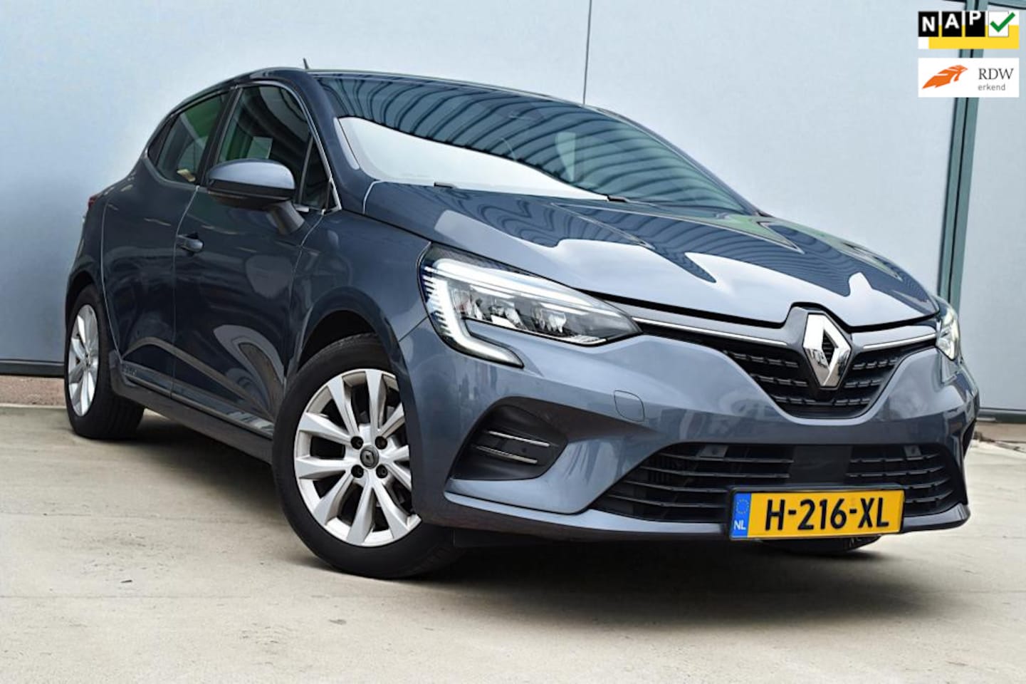 Renault Clio - 1.0 TCe Intens 1.0 TCe Intens, 1e eigenaar, Trekhaak, Half lederen bekleding, Parkeercamera, Parkeerhulp - AutoWereld.nl