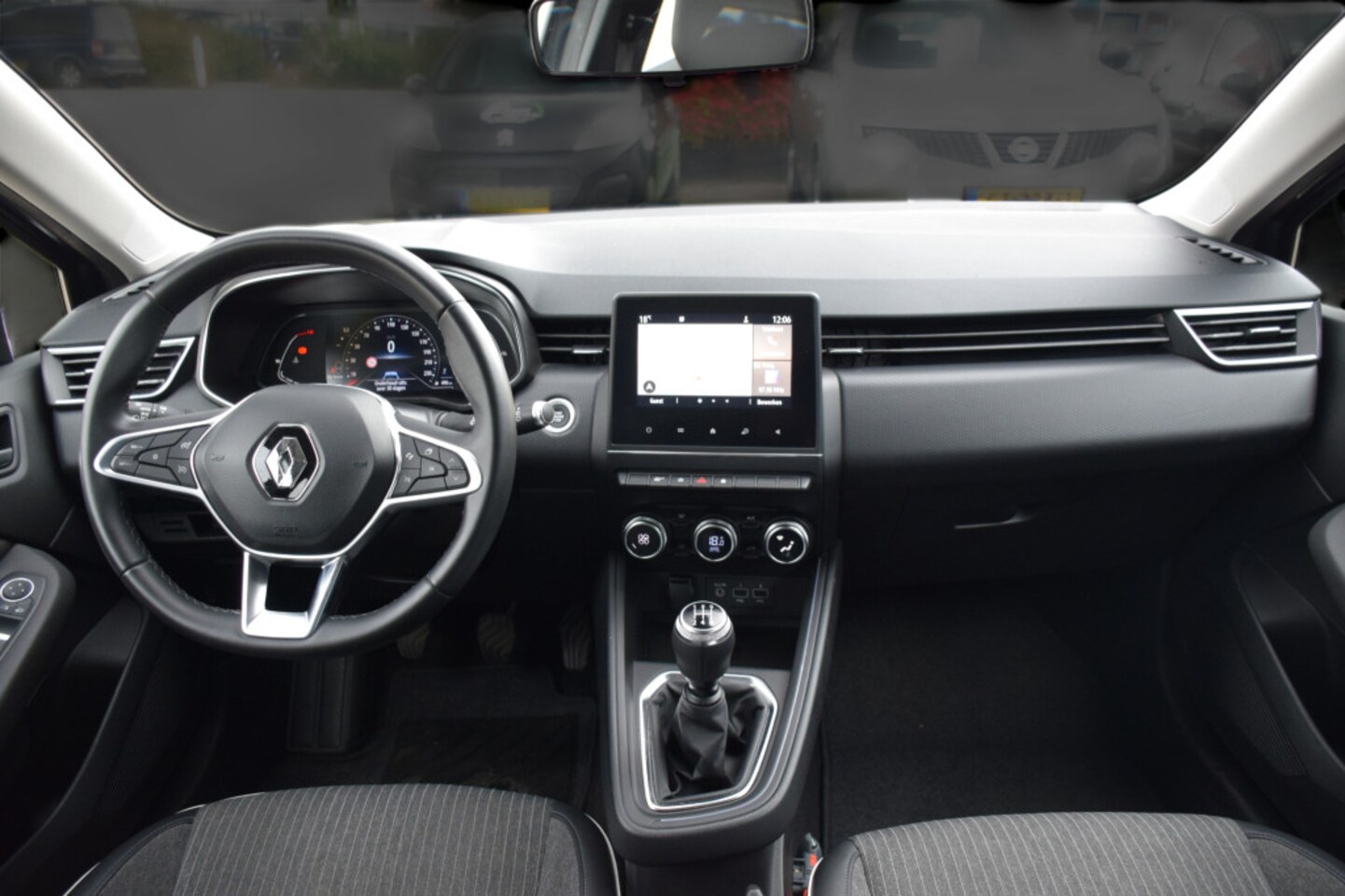 Renault Clio - 1.0 TCe Intens 1.0 TCe Intens, 1e eigenaar, Trekhaak, Half lederen bekleding, Parkeercamera, Parkeerhulp
