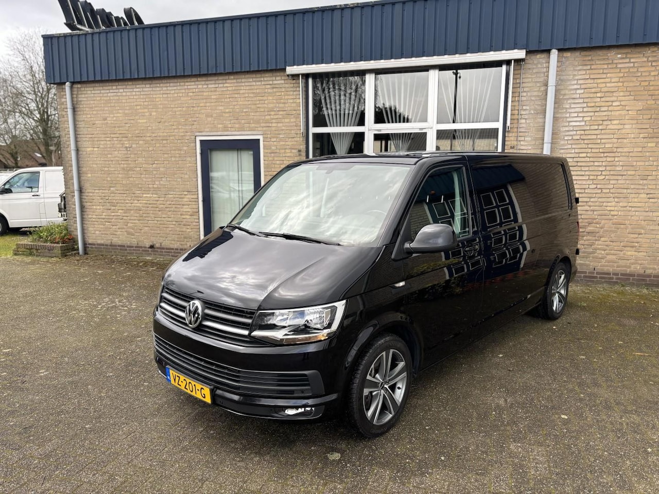 Volkswagen Transporter - 2.0 TDI L2H1 2.0 TDI L2H1 - AutoWereld.nl