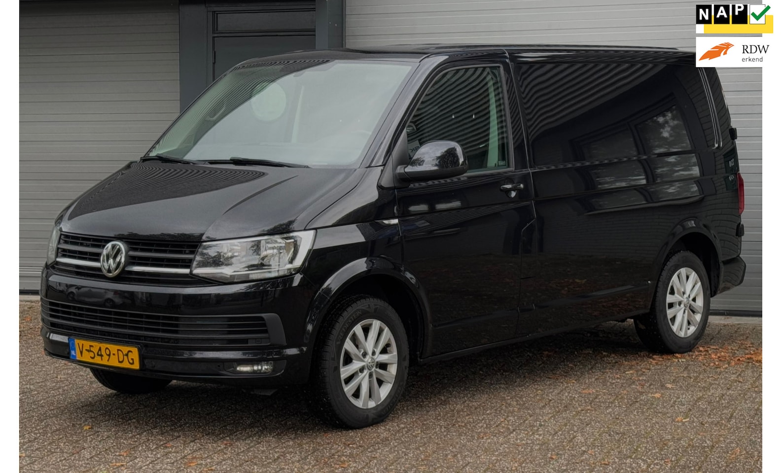 Volkswagen Transporter - 2.0 TDI L1H2 Highline 2.0 TDI L1H2 Highline , 3 ZITS , 1ste eigenaar - AutoWereld.nl