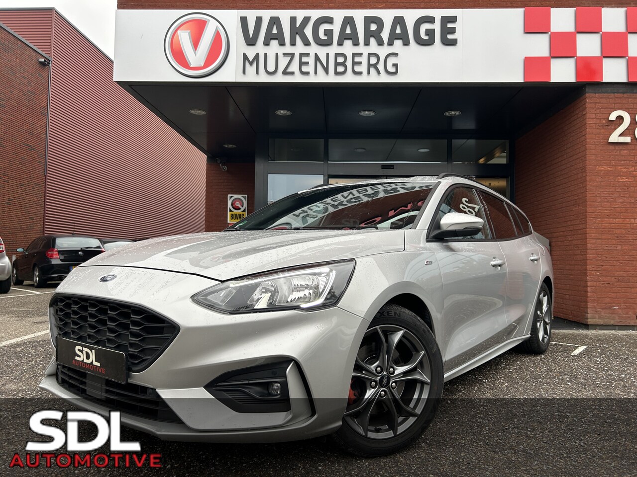 Ford Focus Wagon - 1.0 EcoBoost ST Line Business // LED // NAVI + CARPLAY // PDC V+A // CRUISE // TREKHAAK!! - AutoWereld.nl