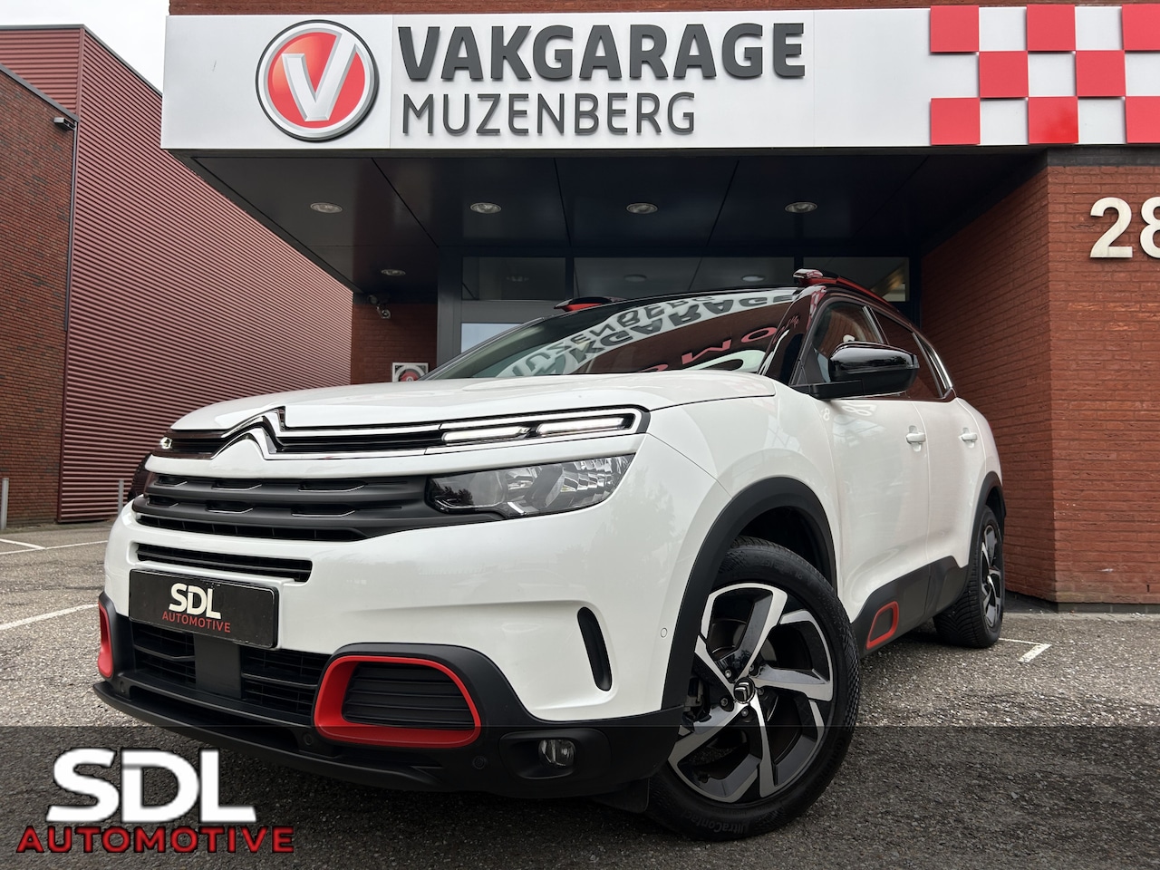 Citroën C5 Aircross - 1.2 PureTech Shine // LED // NAVI + CARPLAY // CAMERA // PDC V+A // KEYLESS - AutoWereld.nl