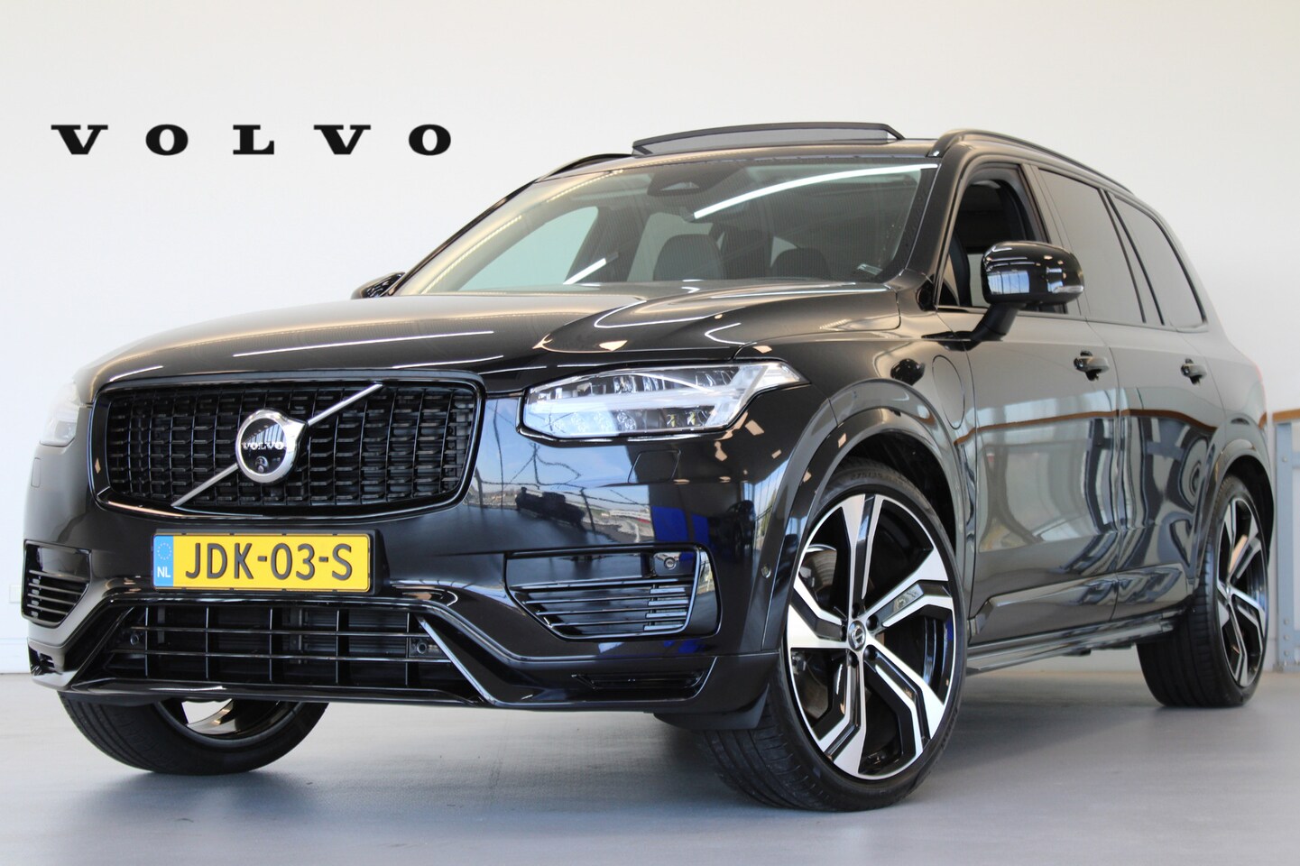 Volvo XC90 - T8 455PK AWD Ultra Dark | Massage | Luchtvering | Trekhaak | 22" | Gelaagd glas - AutoWereld.nl