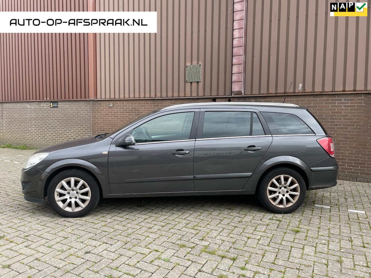 Opel Astra Wagon - 1.6 Temptation Trekhaak Airco Navi Cruise Control - AutoWereld.nl