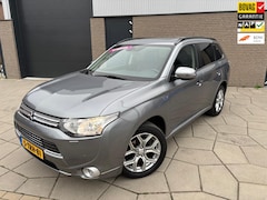 Mitsubishi Outlander - 2.0 PHEV Instyle+| stekkerhybride met trekhaak , All-S banden , leder en electrische achte