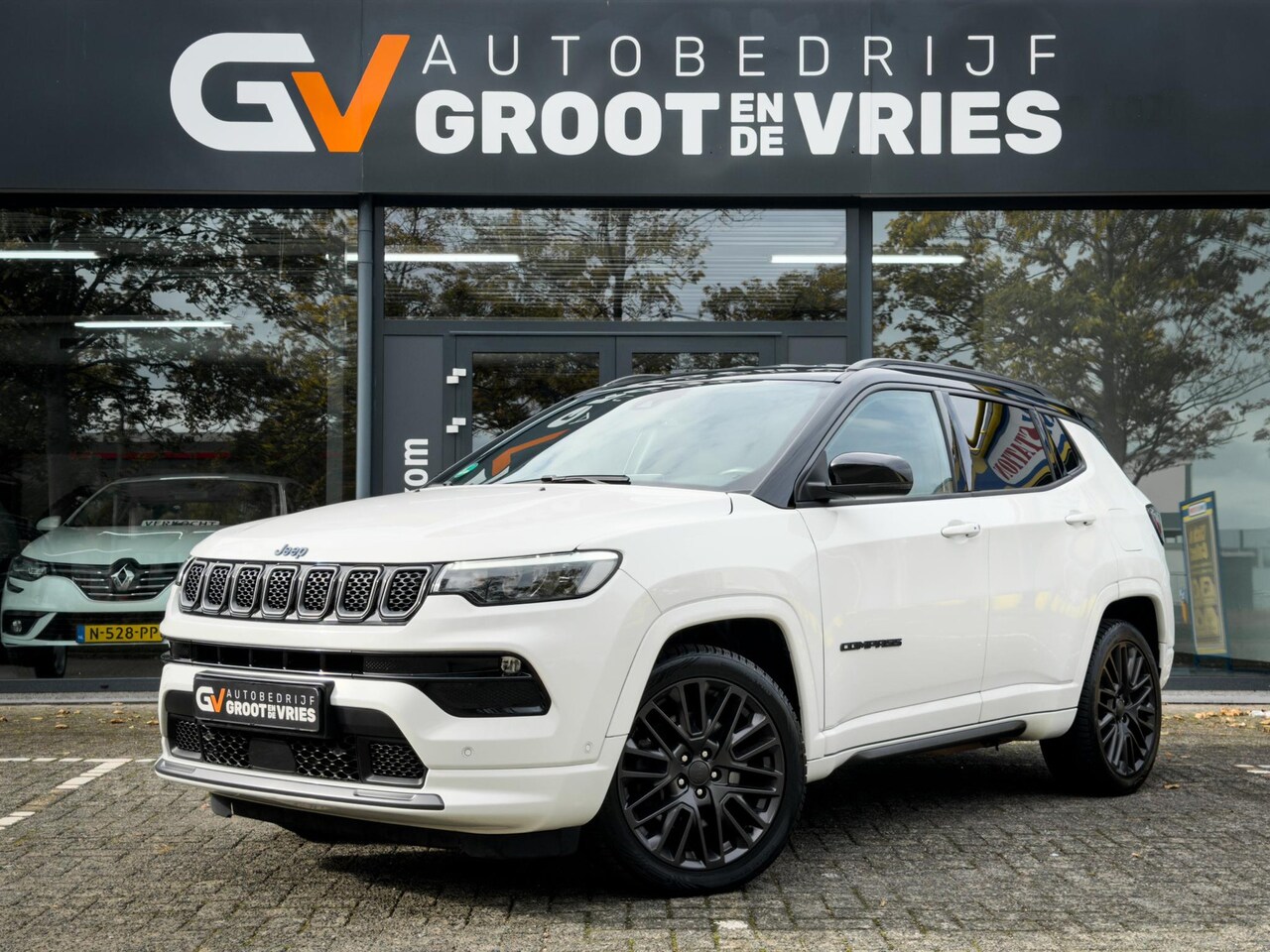 Jeep Compass - 4xe 240 Plug-in Hybrid Electric S SPORT|Stoel/Stuurverwarming|CarPlay|Two tone - AutoWereld.nl
