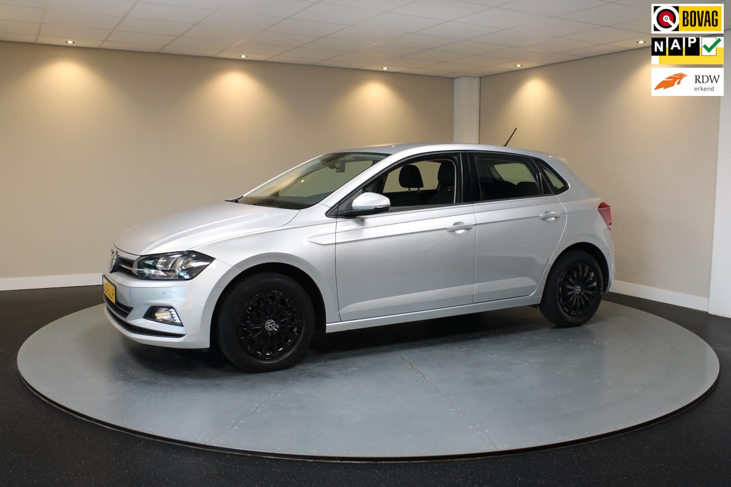 Volkswagen Polo - 1.0 TSI Comfortline Business *Carplay* Adapt.Cruise|All-seasons|Navi - AutoWereld.nl