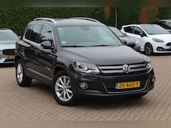 Volkswagen Tiguan - 1.4 TSI R-Line Edition / Trekhaak / Camera / Keyless / Navigatie / 17'' / Xenon / Stoelver
