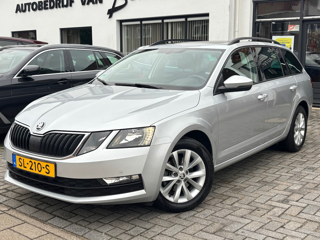 Skoda Octavia Combi - 1.0 TSI Greentech Ambition Business 1.0 TSI Greentech Ambition Business, Apple Carplay/Android,Trekhaak,Panoramadak - AutoWereld.nl