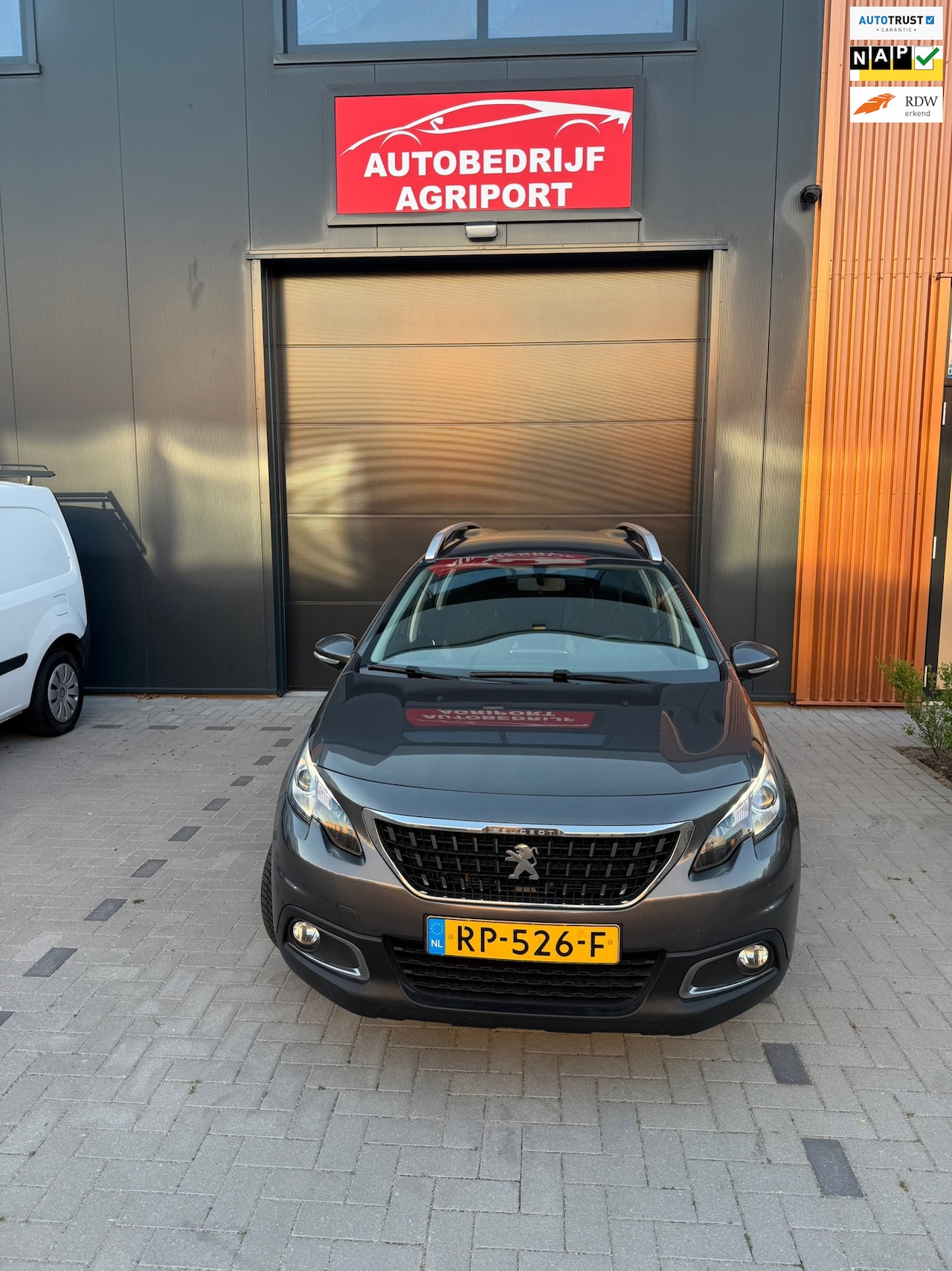 Peugeot 2008 - 1.2 PureTech Blue Lion 1.2 PureTech Blue Lion - AutoWereld.nl