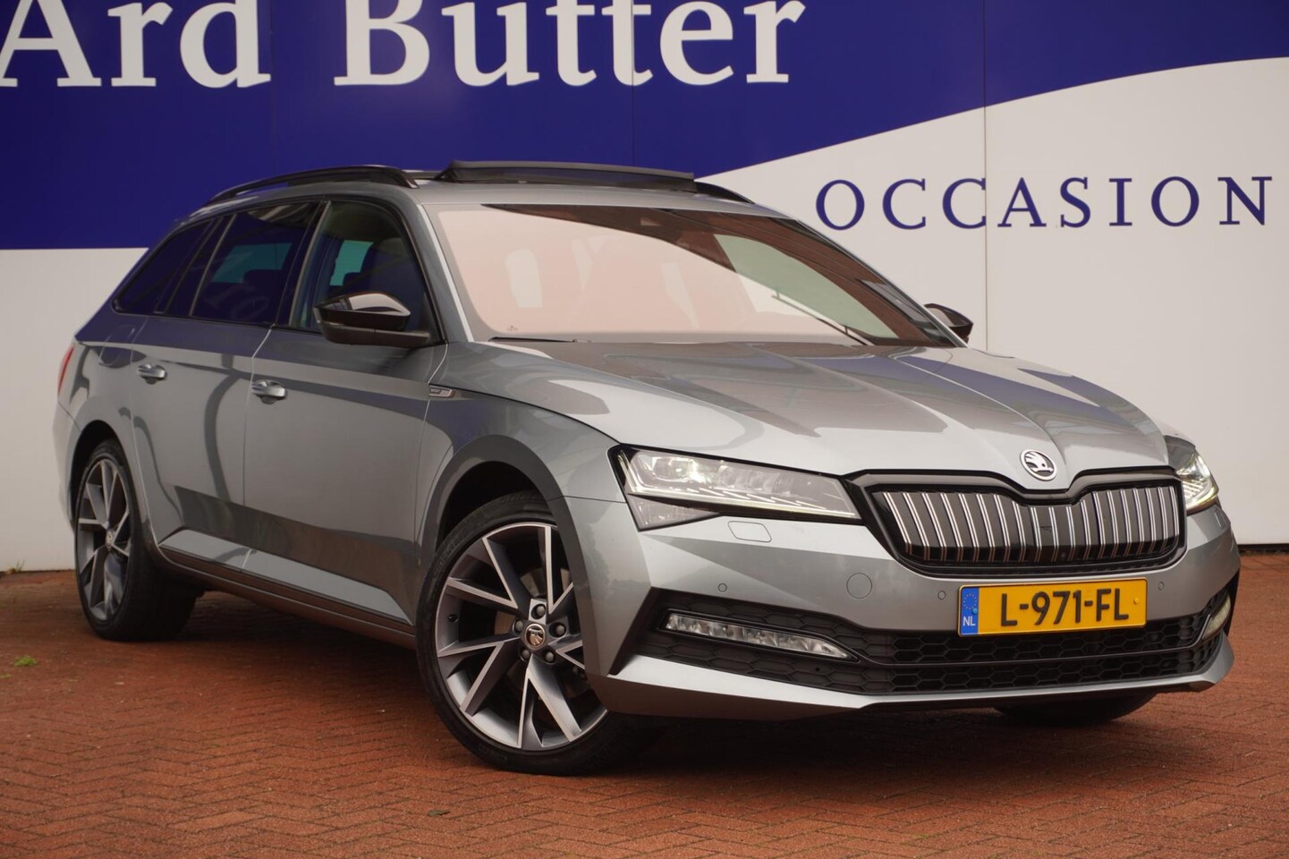 Skoda Superb Combi - 1.4 TSI iV Sportline Business+Comf-Pakket+Pano-dak+360-Camera+Vitrual+trekhaak+19"lmv+Func - AutoWereld.nl