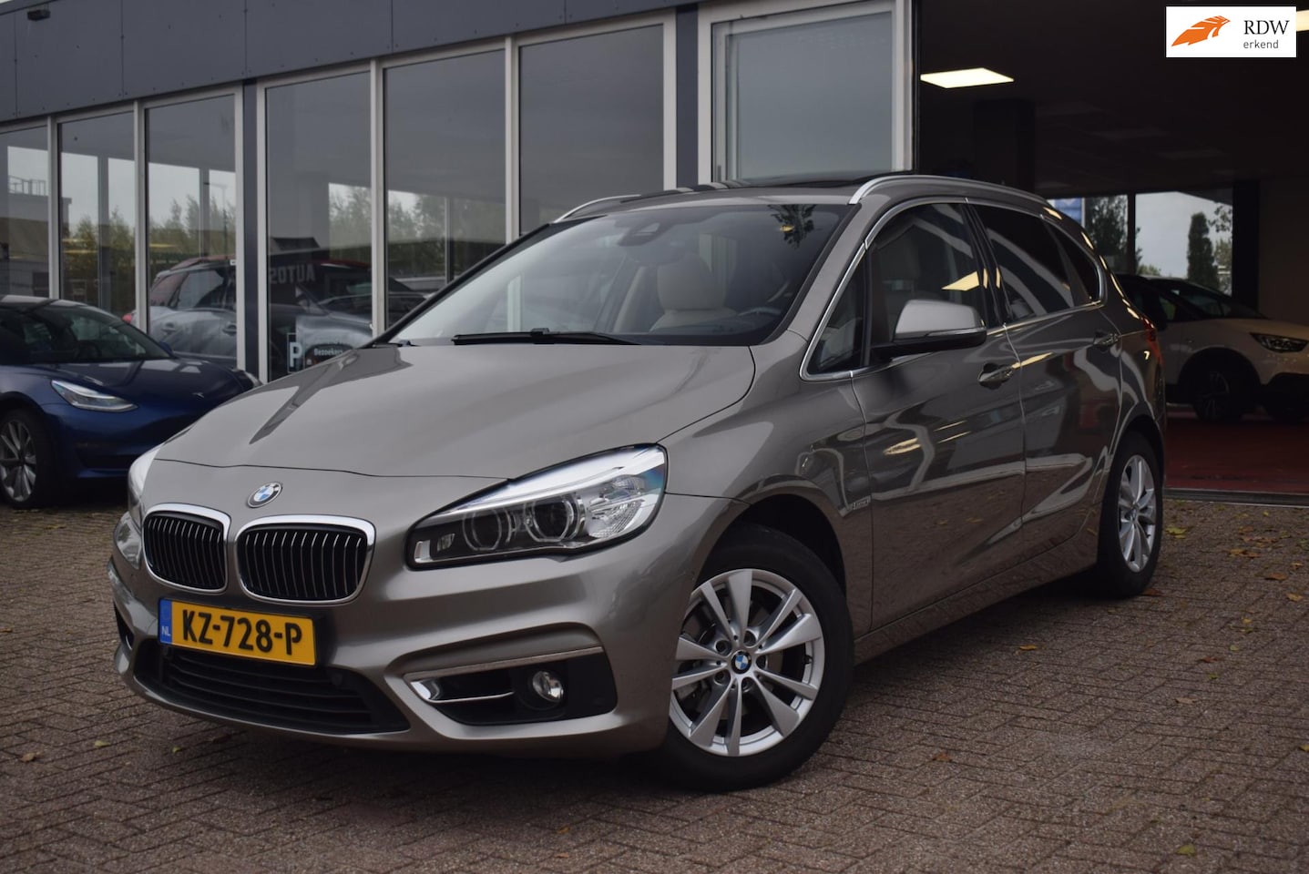BMW 2-serie Active Tourer - 218i High Executive| PANORAMADAK | LEDEREN BEKLEDING | NAVI | CLIMATE CONTROL | ACHTERUITR - AutoWereld.nl