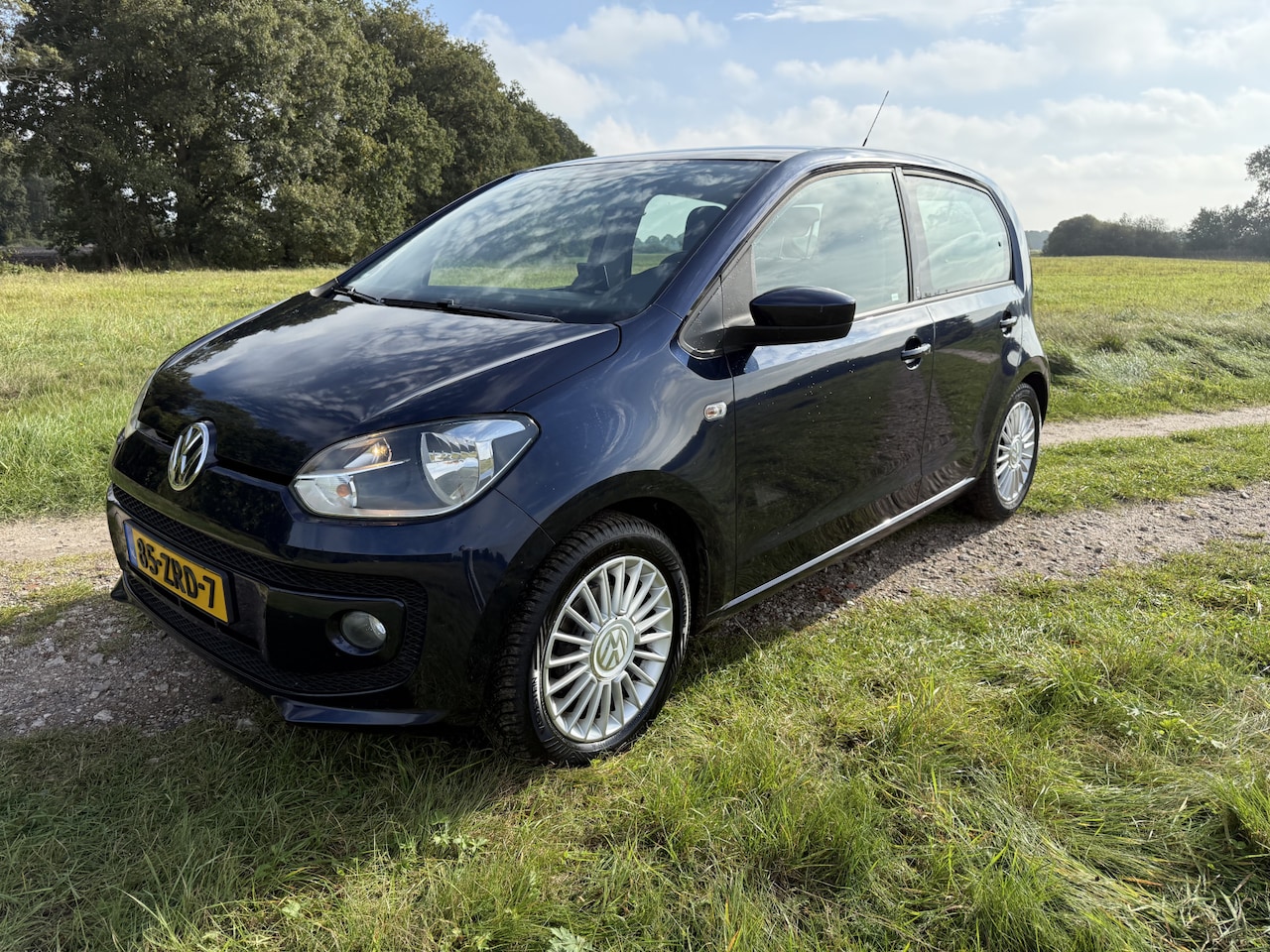 Volkswagen Up! - 1.0 high up! BlueMotion. 5 deurs,Navi,airco. Riem verv.! Zeer mooi !! - AutoWereld.nl