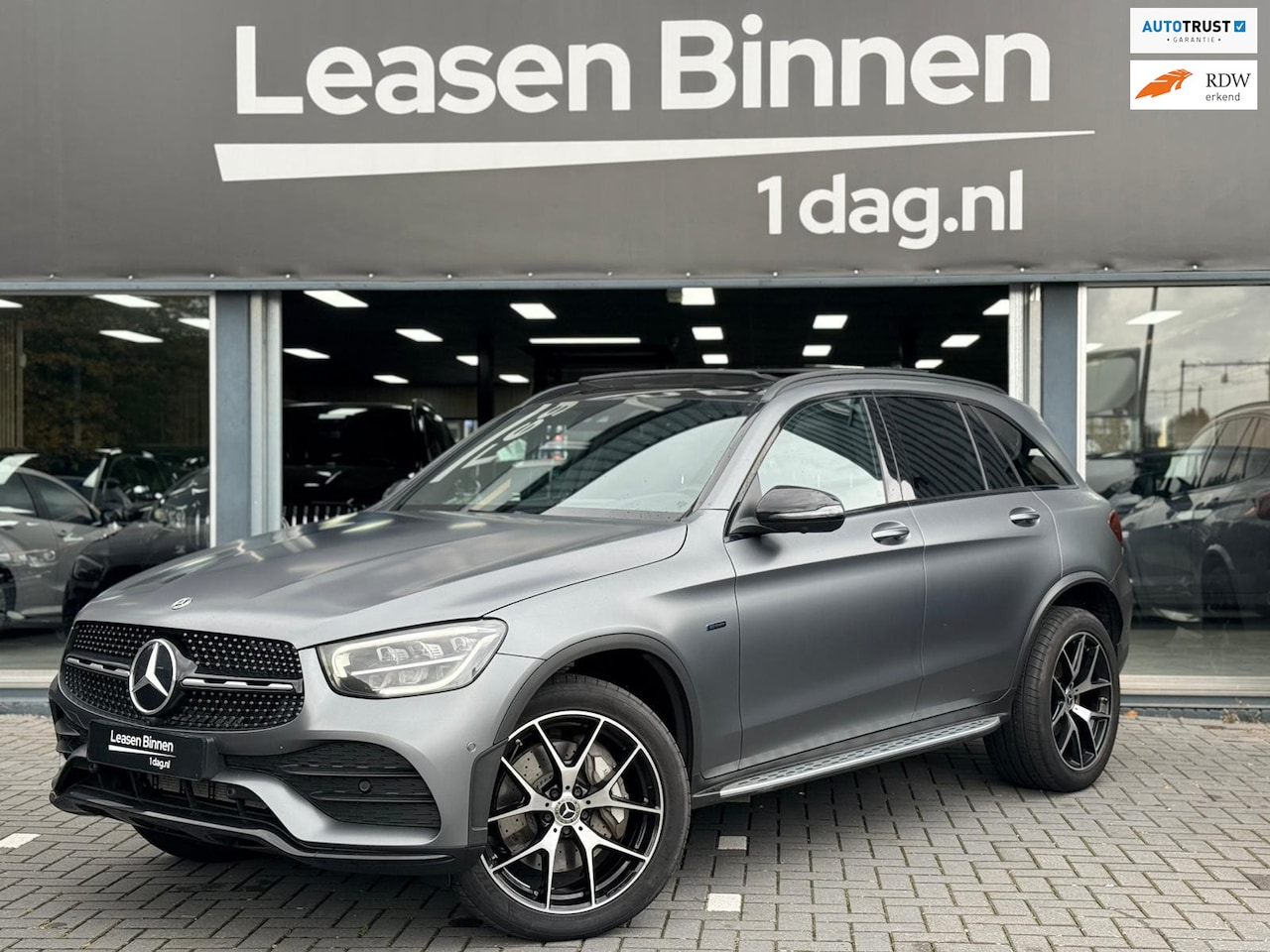 Mercedes-Benz GLC-klasse - AMG 300e 4MATIC PANO/MEMORY/360/SFEER/TREKHAAK - AutoWereld.nl