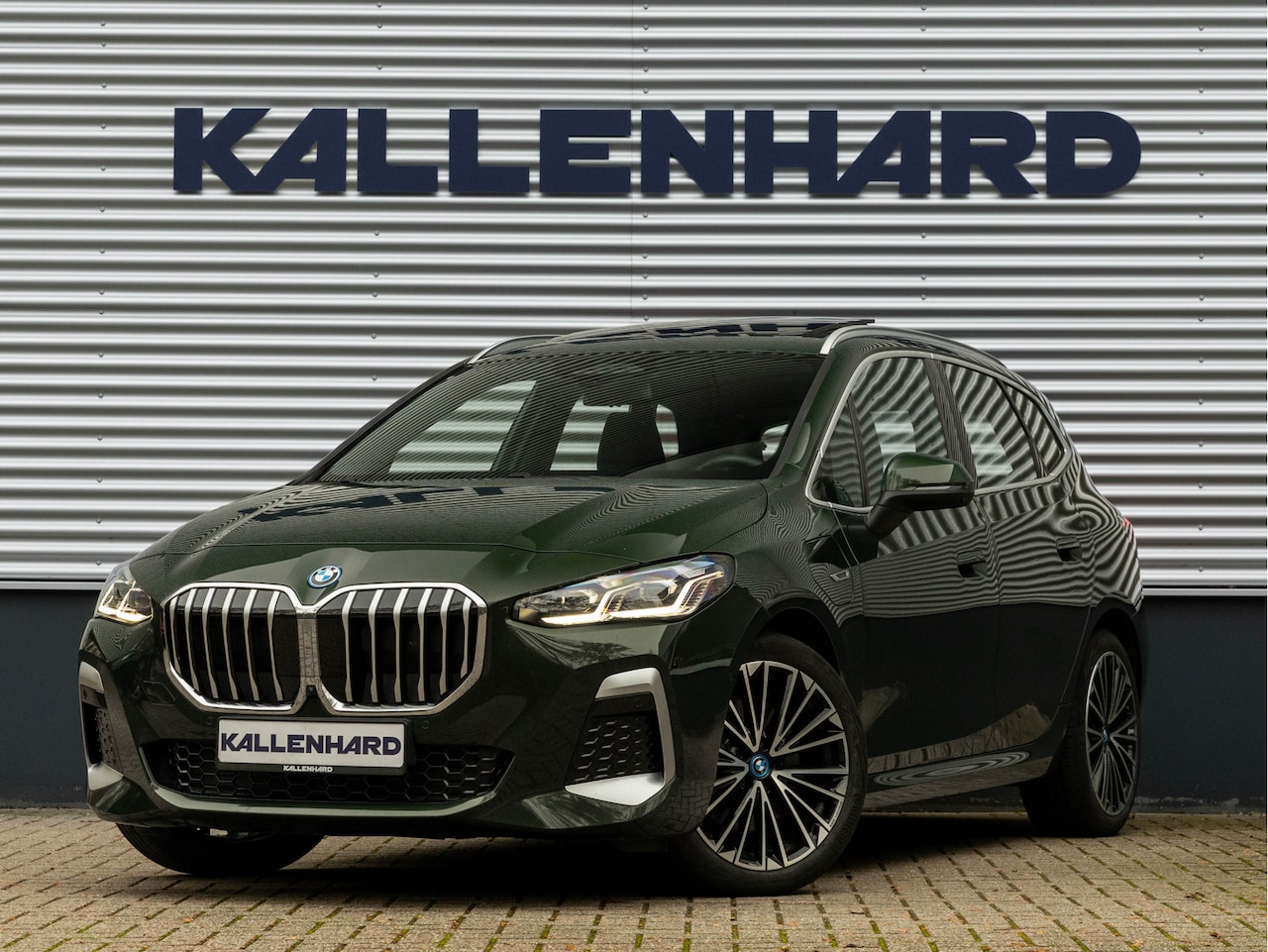 BMW 2-serie Active Tourer - 230e xDrive - Pano - Trekhaak - Memoryzetel - Driving + Parking Ass Prof - AutoWereld.nl