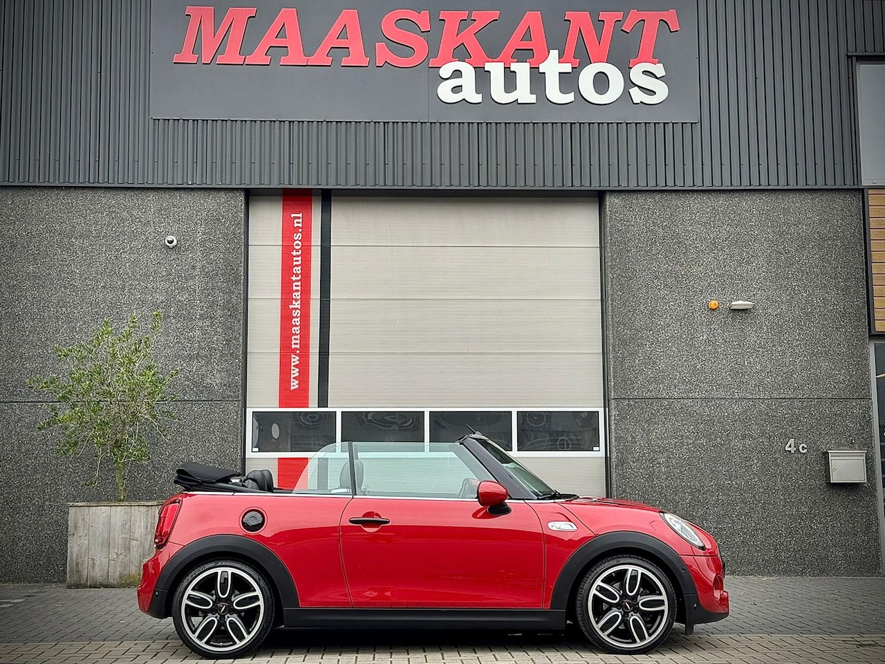 MINI Cabrio - Mini (f57) Cooper S / Aut / Chili / Jcw details / Hud / ADAPTIVE CRUISE! - AutoWereld.nl