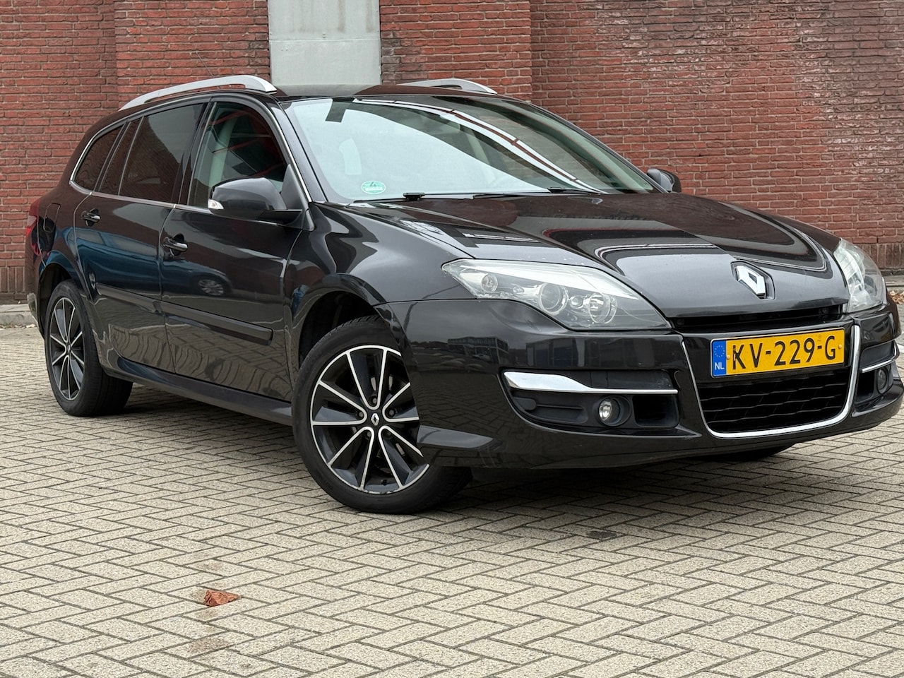 Renault Laguna Estate - 1.5 dCi BOSE|LEER|NAVI|CLIMA|TREKHAAK - AutoWereld.nl