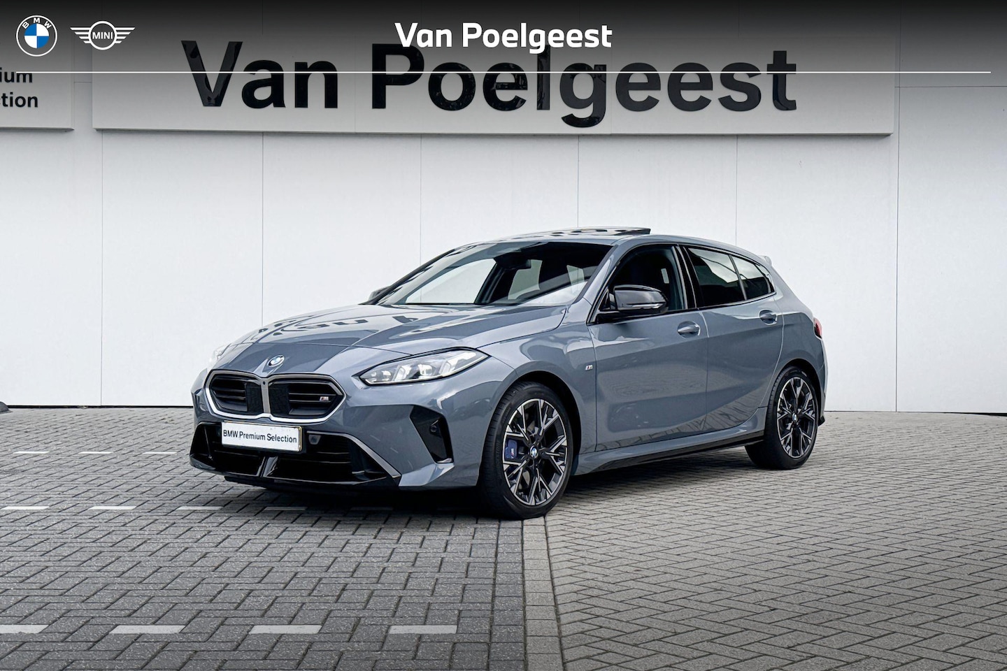 BMW 1-serie - M135 xDrive | Harman-Kardon | Innovation Pack | Panoramadak - AutoWereld.nl