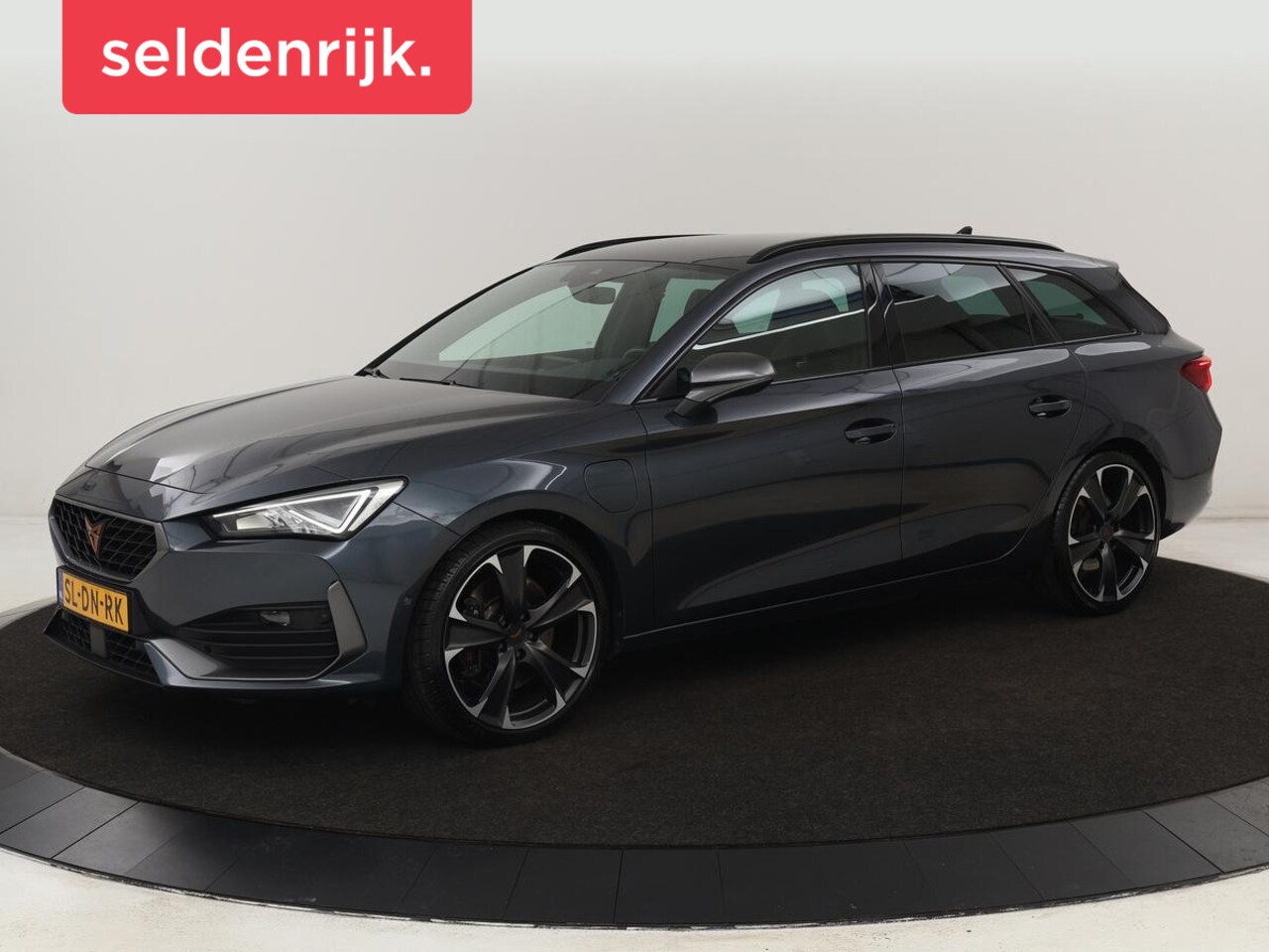 CUPRA Leon - 1.4 eHybrid | 245pk | Stuurverwarming | Camera | Adaptive cruise | Navigatie | Sportstoele - AutoWereld.nl