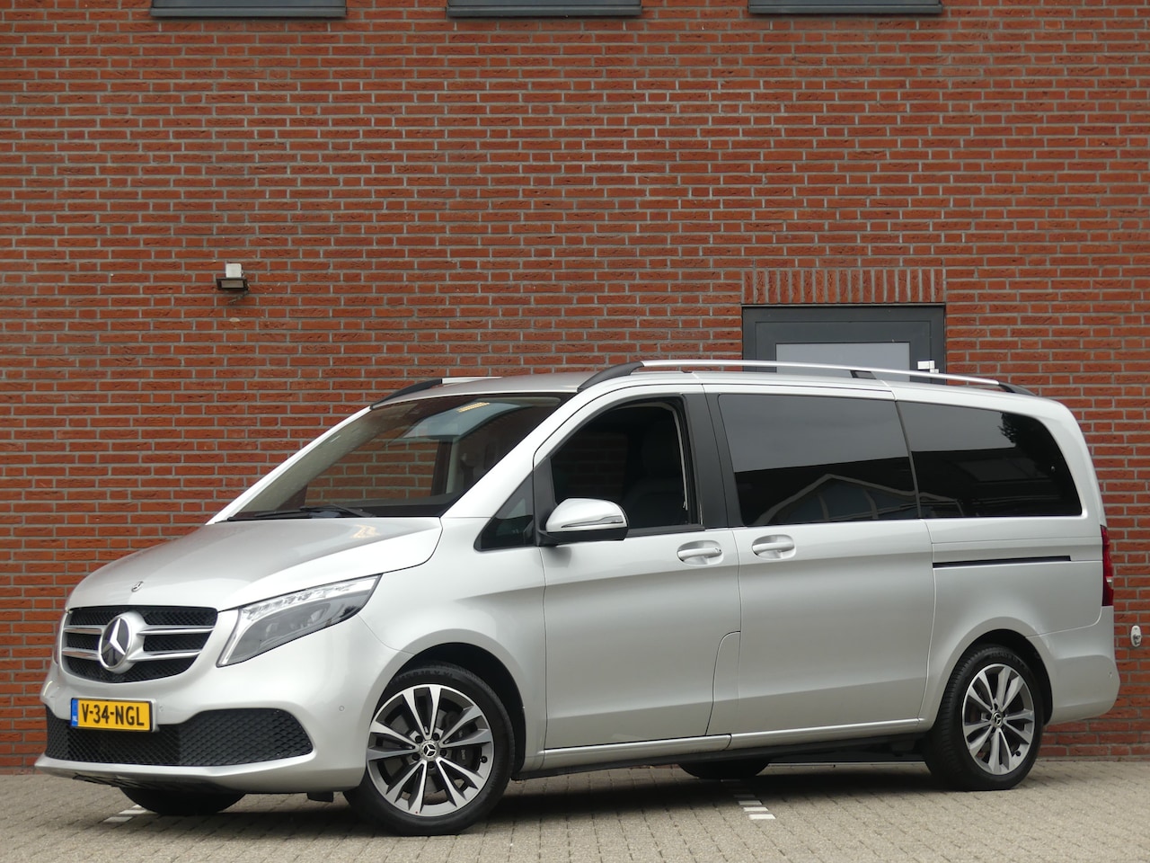 Mercedes-Benz V-klasse - 220d Lang Dubbel Cabine Panoramadak Trekhaak/LED/Leer - AutoWereld.nl