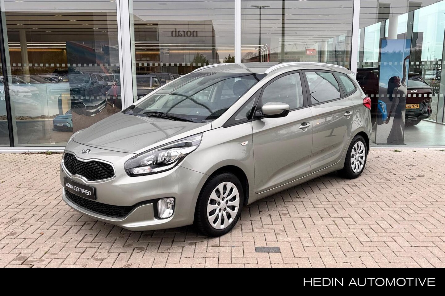 Kia Carens - 1.6 GDi DynamicLine | Trekhaak | 7-zits | Navigatie | Camera | - AutoWereld.nl