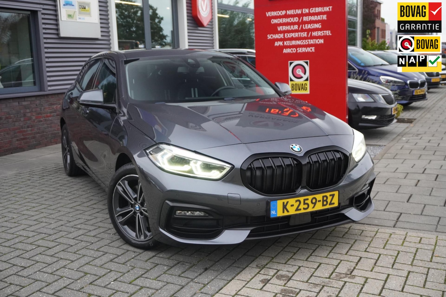BMW 1-serie - 118i Executive Edition / Stoelverwarming / Intrieurverlichting / Parkeercamera / Carplay / - AutoWereld.nl