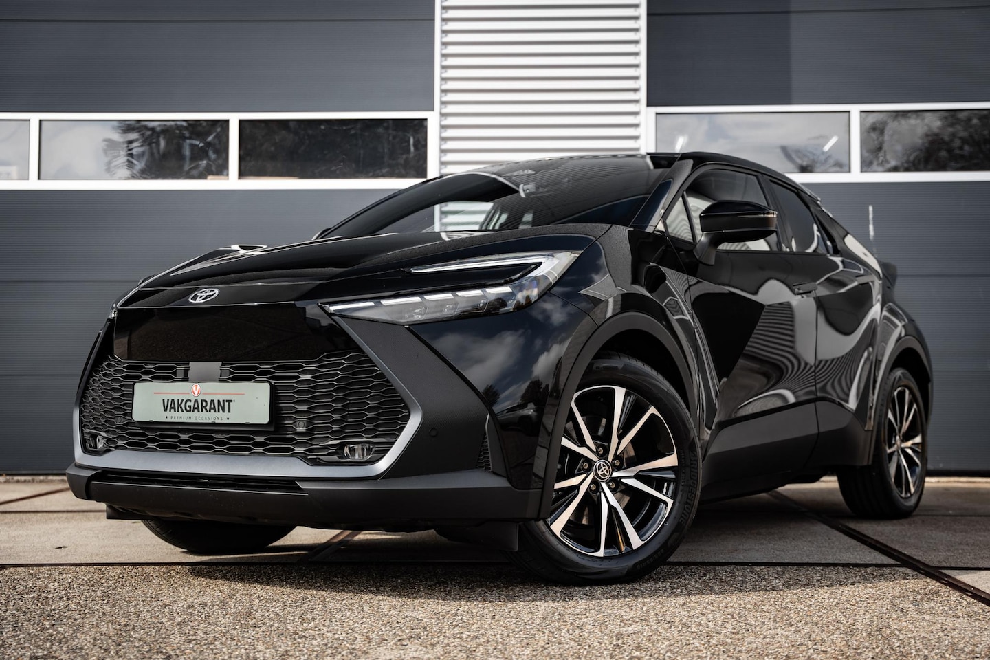 Toyota C-HR - 2.0 Plug-in Hybrid 220 Business 2.0 Plug-in Hybrid 220 Business - AutoWereld.nl
