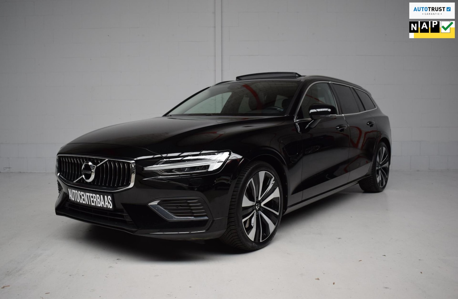Volvo V60 - 2.0 T8 Recharge AWD Inscription PANORAMADAK / EL.TREKHAAK / LEER / CAMERA / HARMAN-KARDON - AutoWereld.nl