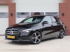 Mercedes-Benz B-klasse - 180 AMG-Line Sport velgen 18" - Wegklapbare trekhaak - Widescreen - Camera - Dealeronderho