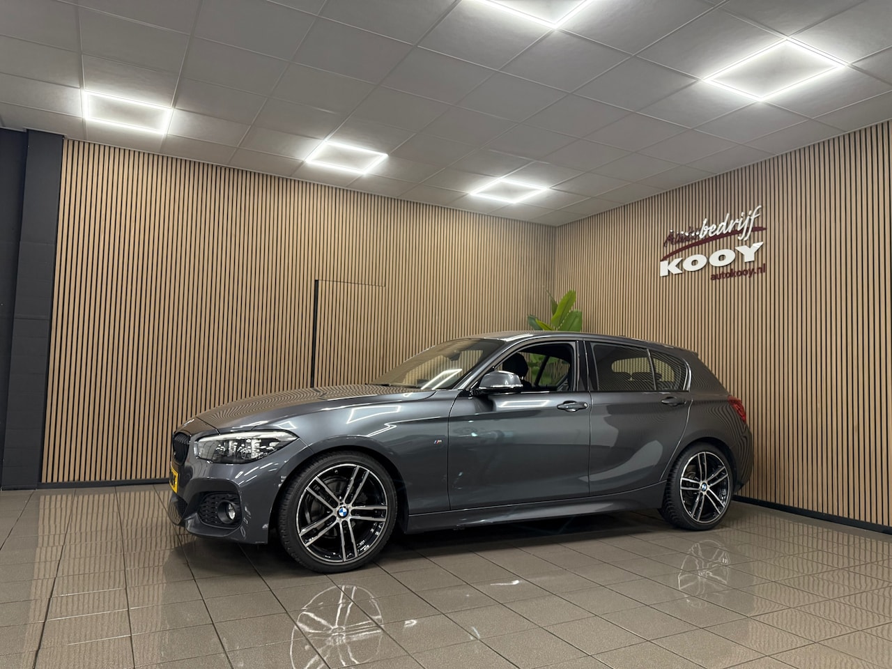 BMW 1-serie - 118i Edition M Sport Shadow High Executive * Automaat / Navigatie / Leder / NL Auto * - AutoWereld.nl