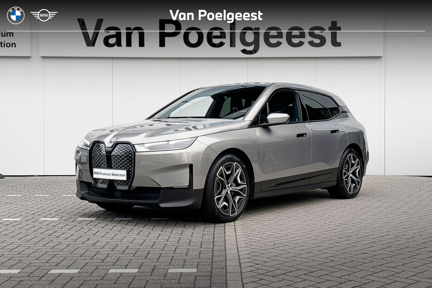 BMW iX - xDrive50 Trekhaak | Panoramadak | Integral Active Steering - AutoWereld.nl