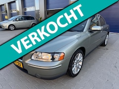 Volvo S60 - 2.4 Kinetic leder stoelverwarming zeer nette auto voll