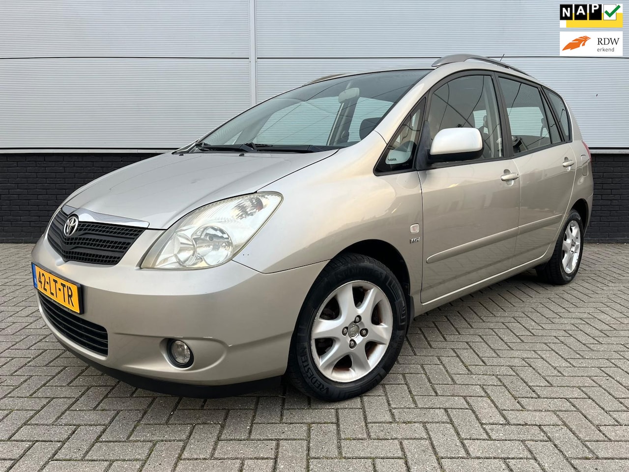 Toyota Corolla Verso - 1.6 VVT-i Airco - Trekhaak - Lm velgen - NAP - Goed onderhouden - AutoWereld.nl