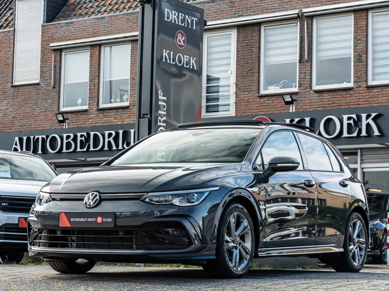 Volkswagen Golf - 1.5 TSI R-Line Business PANO IQ LIGHT MATRIX VIRTUAL DASBOARD LEDER ALCANTARA - AutoWereld.nl