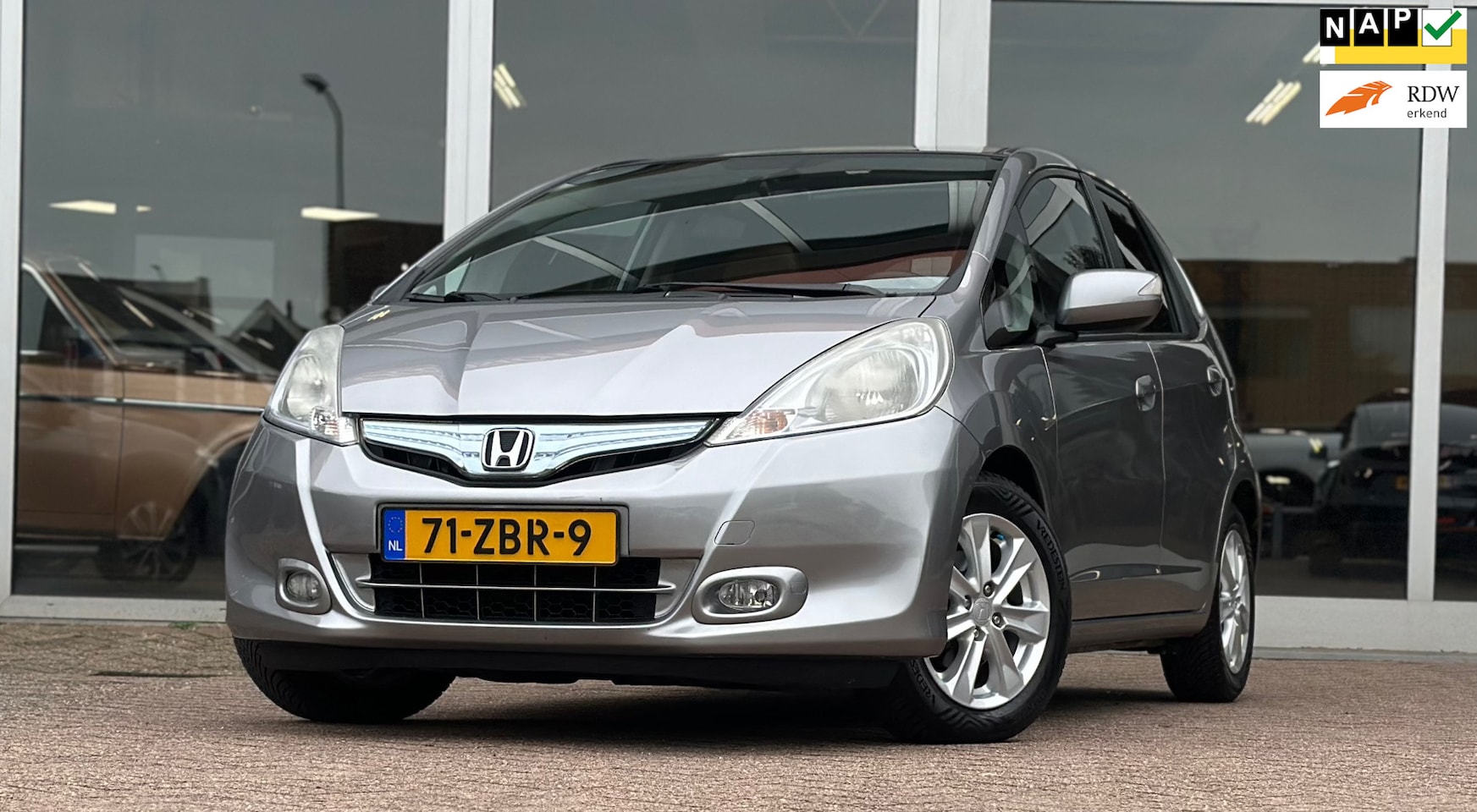 Honda Jazz - 1.4 Hybrid Elegance Lerenbekleding Panoramadak Mooi! - AutoWereld.nl