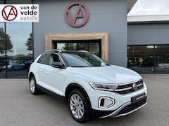 Volkswagen T-Roc - 1.5 TSI 150pk DSG Style | Trekhaak | Navi | IQ light | Adapt. Cruise | Rijklaar incl. gara