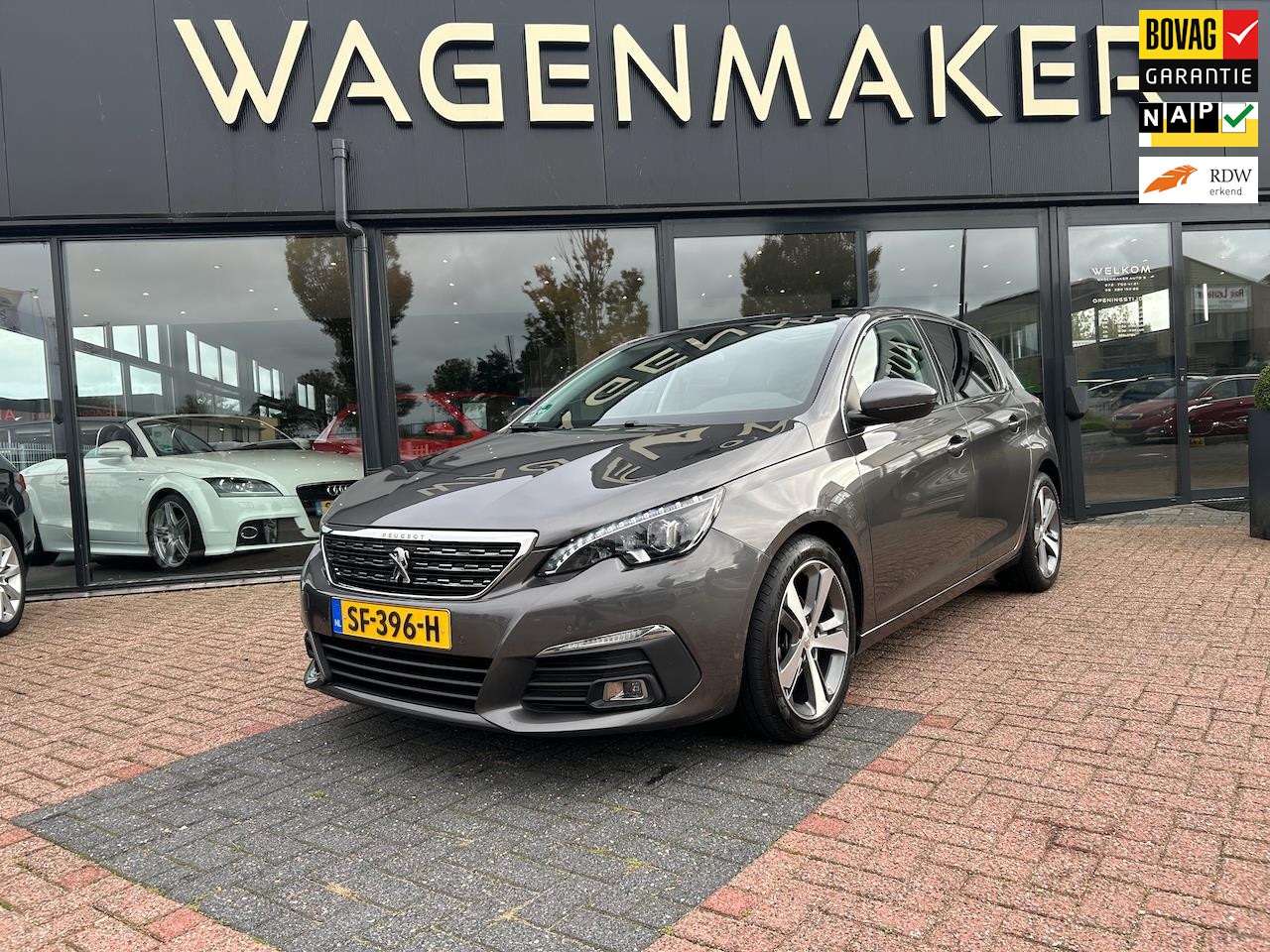 Peugeot 308 - 1.2 PureTech Allure AUT|NAVI|PANORAMA|DealerOH - AutoWereld.nl