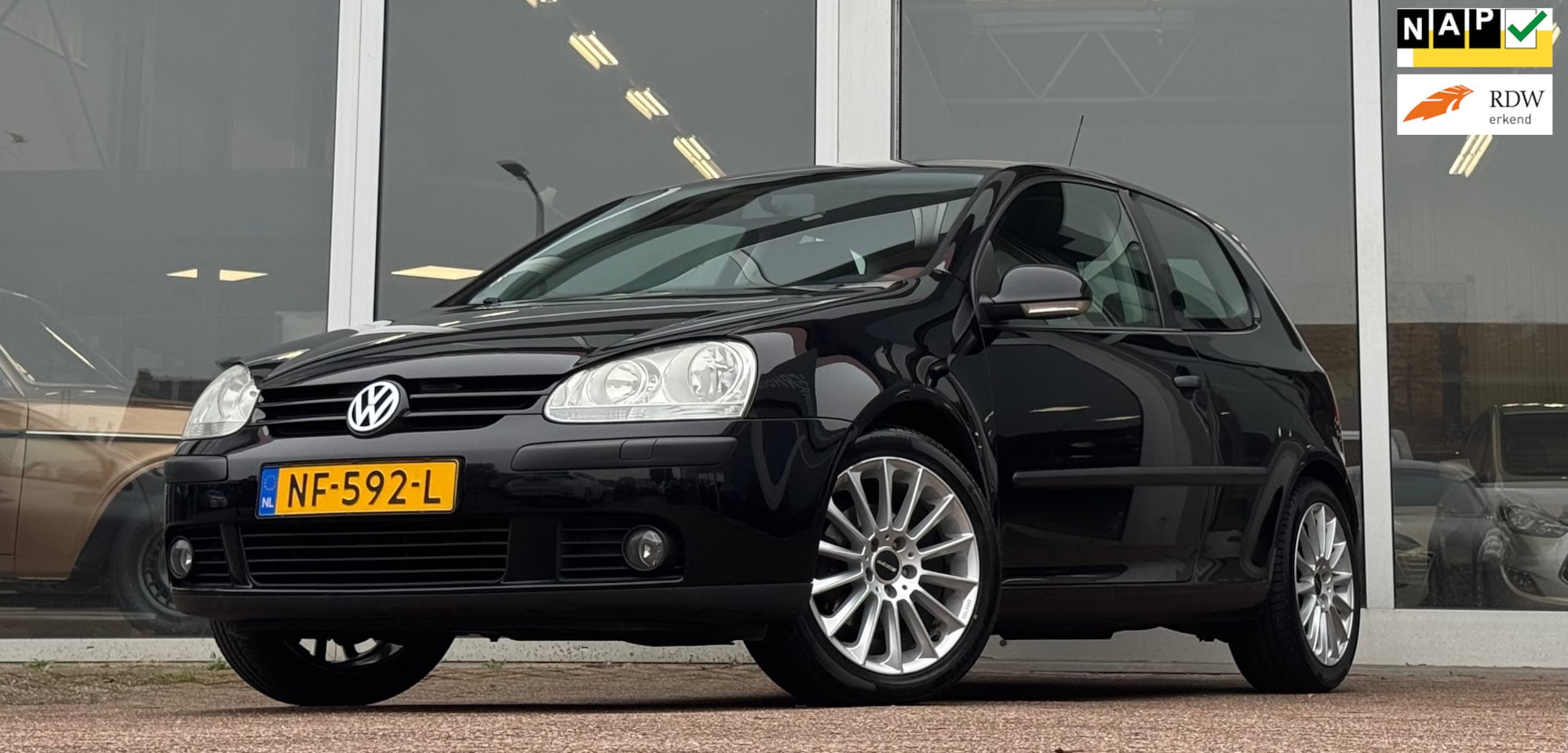 Volkswagen Golf - 1.4i Easyline Airco 17"LM velgen APK 23-08-2026 - AutoWereld.nl