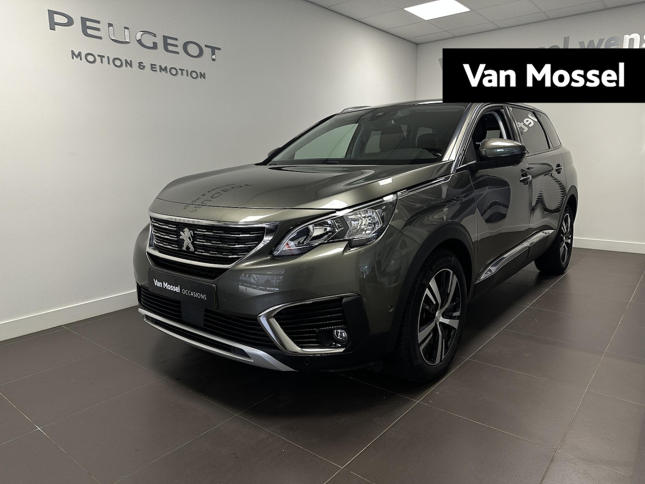 Peugeot 5008 - 1.2 PureTech Allure | Navigatie | Camera | dodehoek- detectie | Apple Carplay/Android Auto - AutoWereld.nl